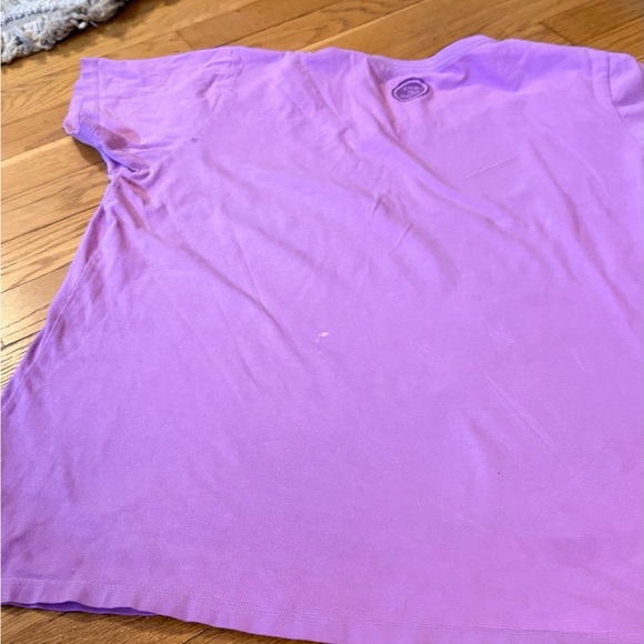 Life Is Good Lavender V-Neck Tee with Beach Chair & Dog Graphic- see notes - Picture 3 of 4